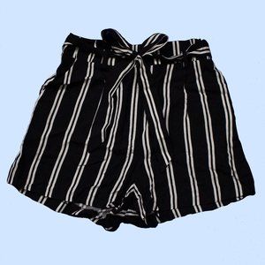 Flowy tie-belt shorts with pockets